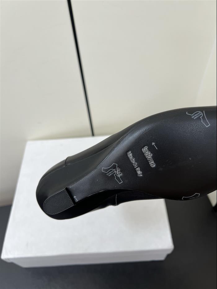 20251128174315117 370